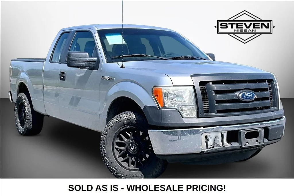 Used 2011 Silver Ford XL image 1