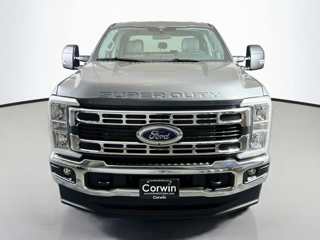New 2026 Carbonized Gray Metallic Ford XLT image 4