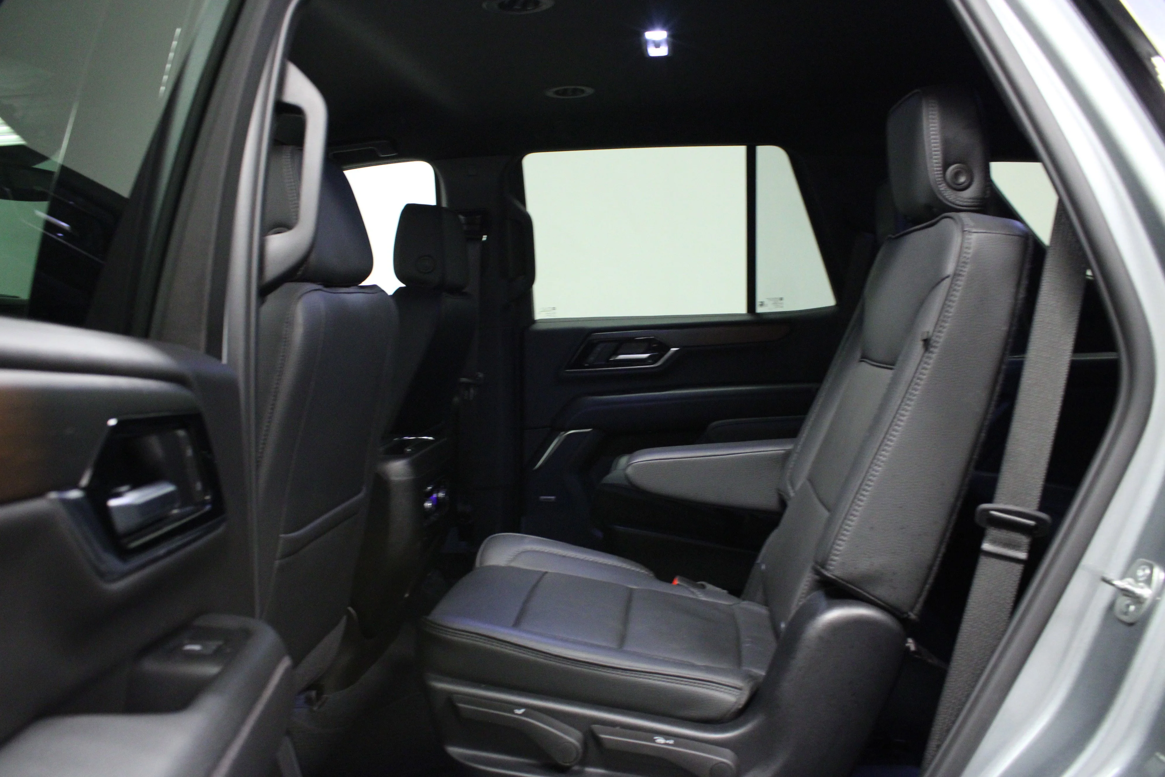 Used 2025 Sterling Metallic GMC Denali image 13