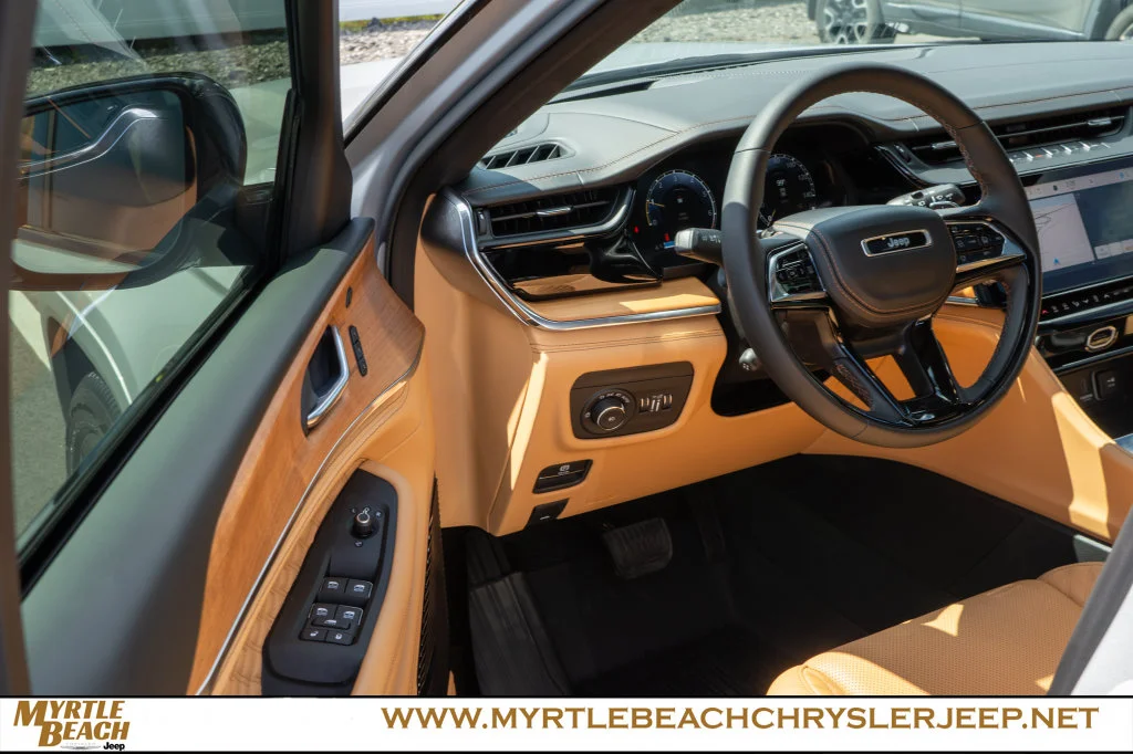 New 2026 Silver Zynith Exterior Paint Jeep Summit image 16