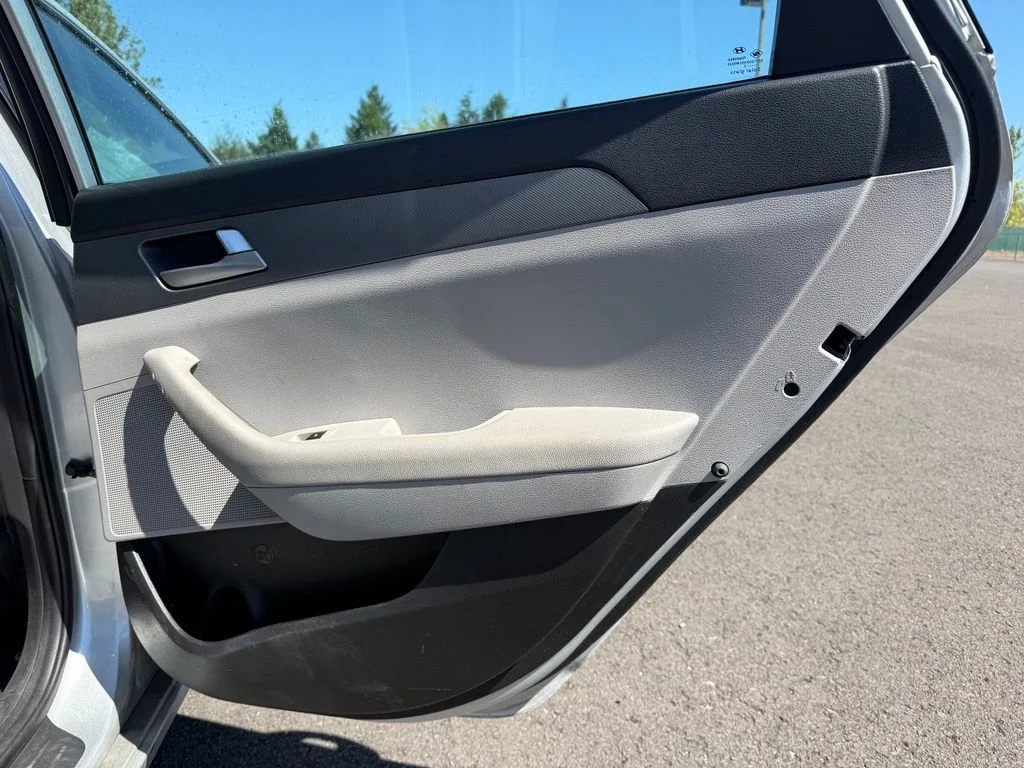 Used 2017 Silver Hyundai Base image 21