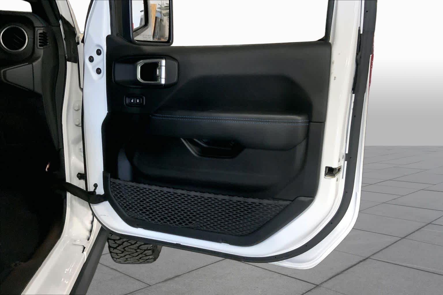 Used 2022 Bright White Clearcoat Jeep Unlimited Rubicon image 22