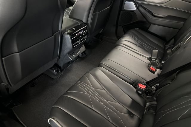 New 2026 Solar Silver Metallic Acura Advance Package image 9