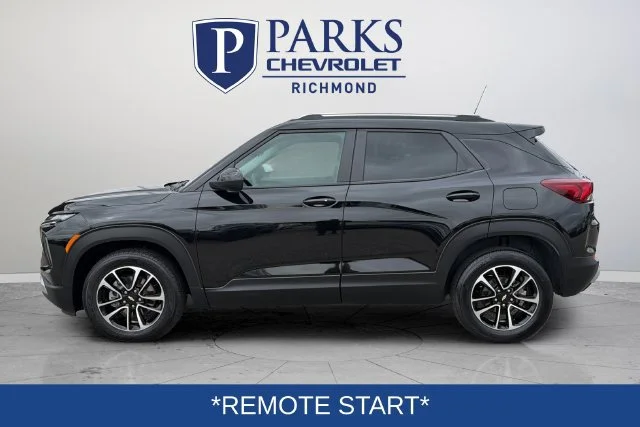 Certified Used 2025 Mosaic Black Metallic Chevrolet LT image 4