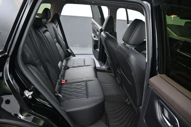 Used 2023 Black Nissan Platinum image 15