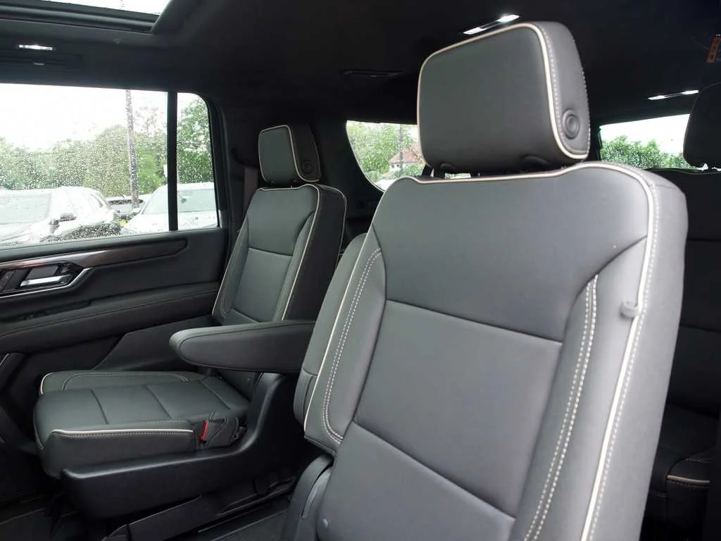 New 2026 Onyx Black GMC Elevation image 15