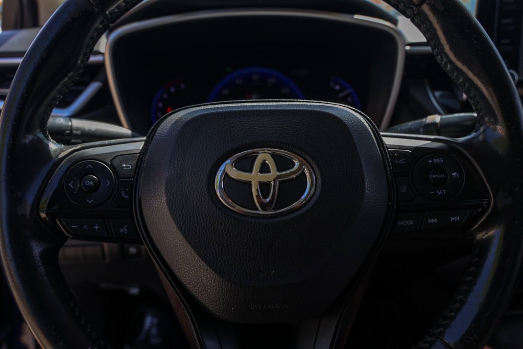 Used 2022  Toyota LE image 25