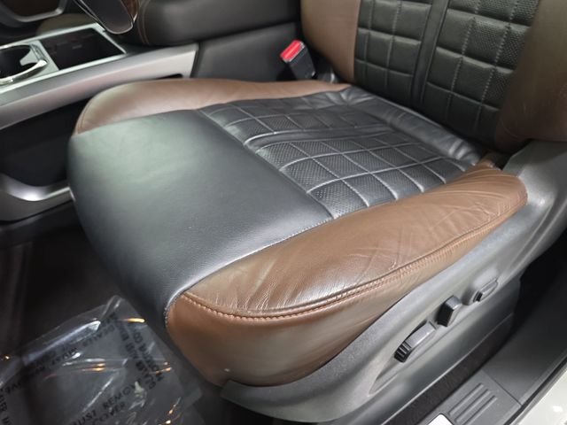 Used 2017 White Nissan Platinum Reserve image 28