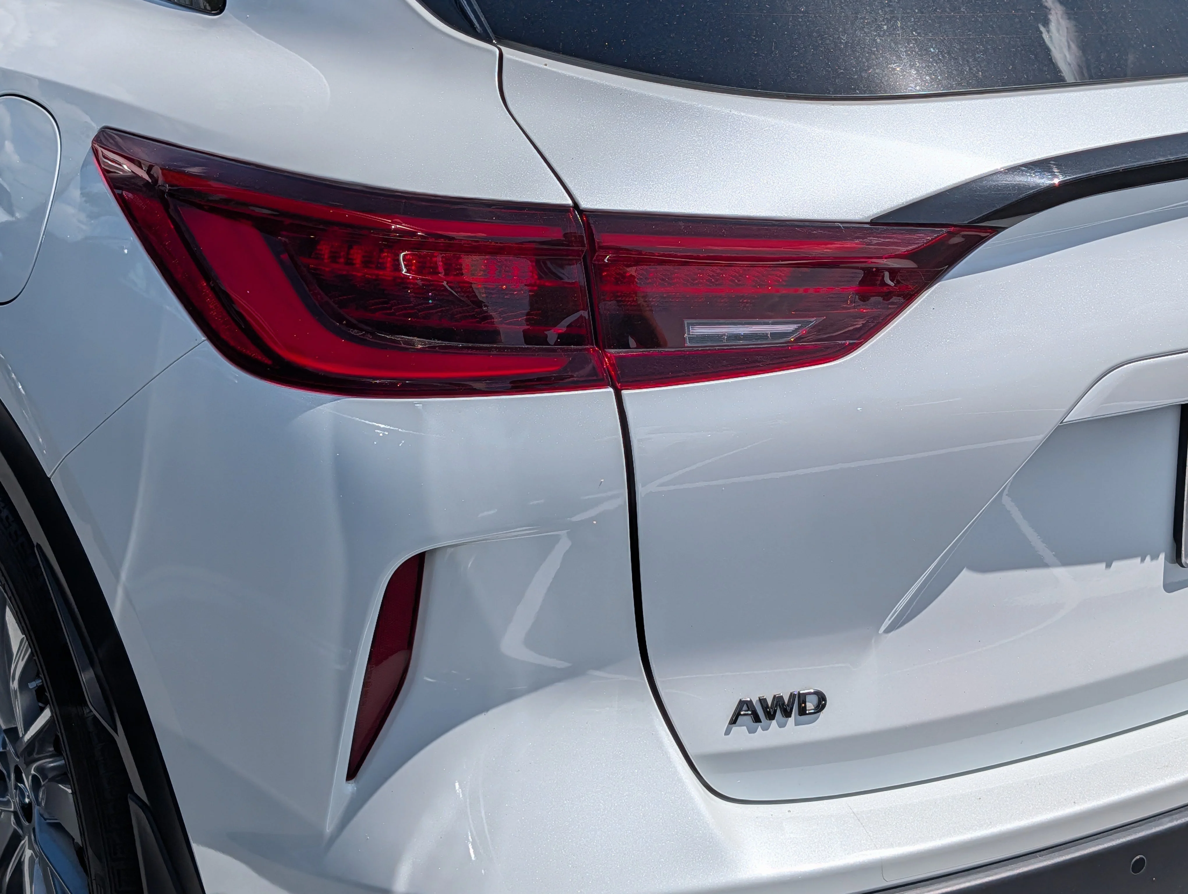Used 2024 Radiant White INFINITI LUXE image 17