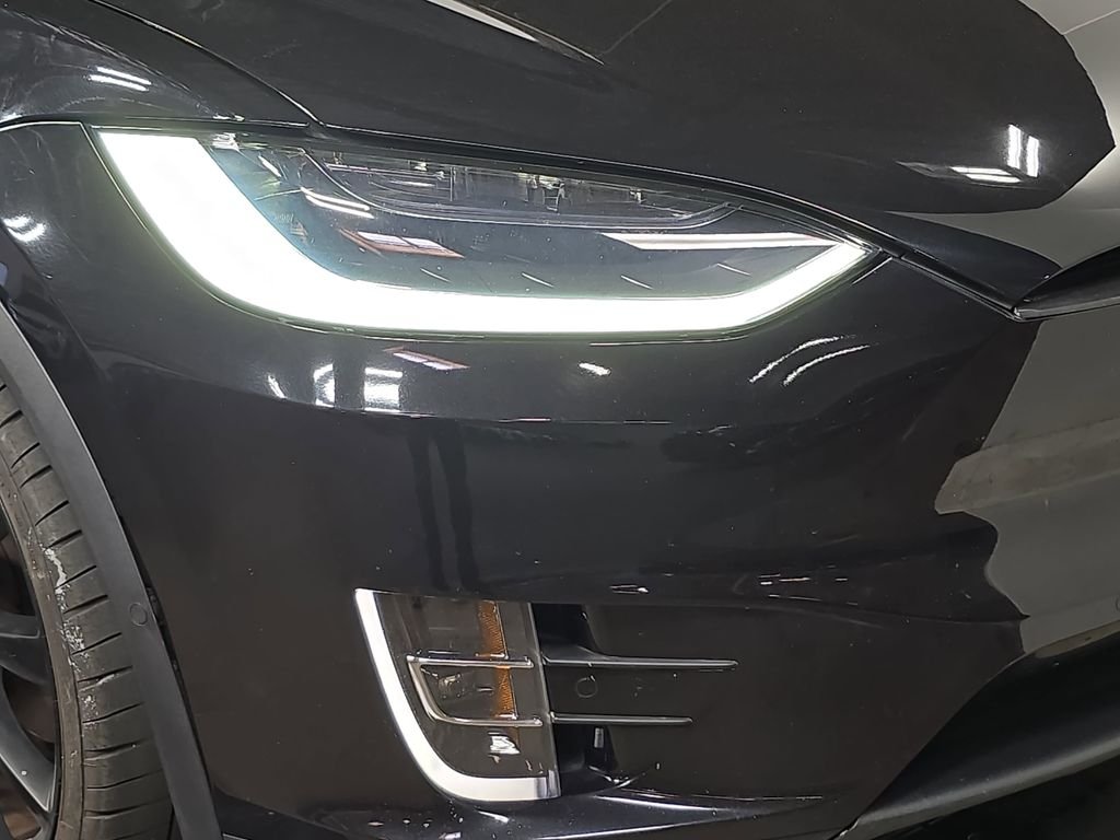 Used 2018  Tesla 75D image 12