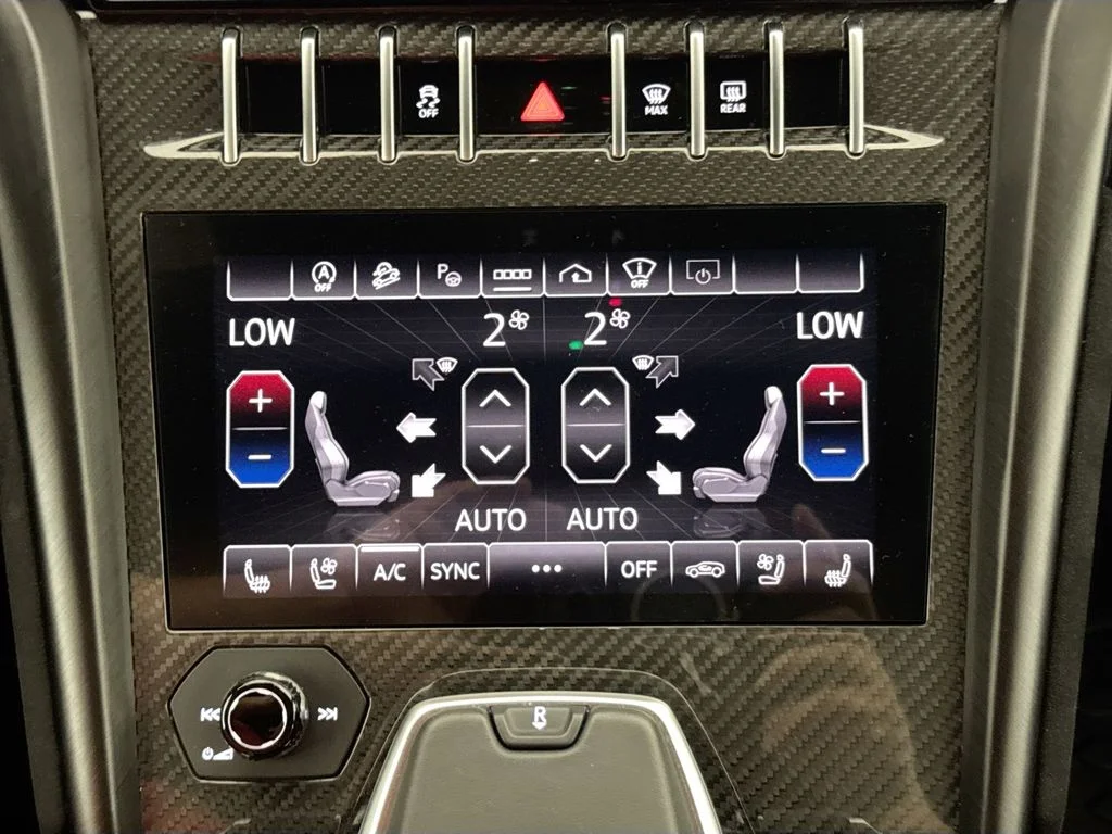 Used 2024  Lamborghini Performante image 16