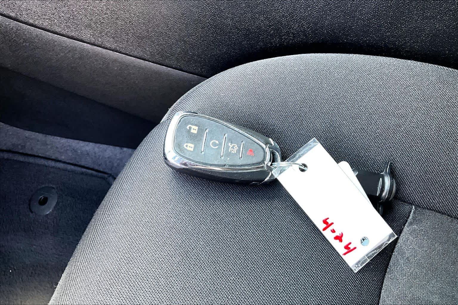 Used 2024 Summit White Chevrolet LT image 14