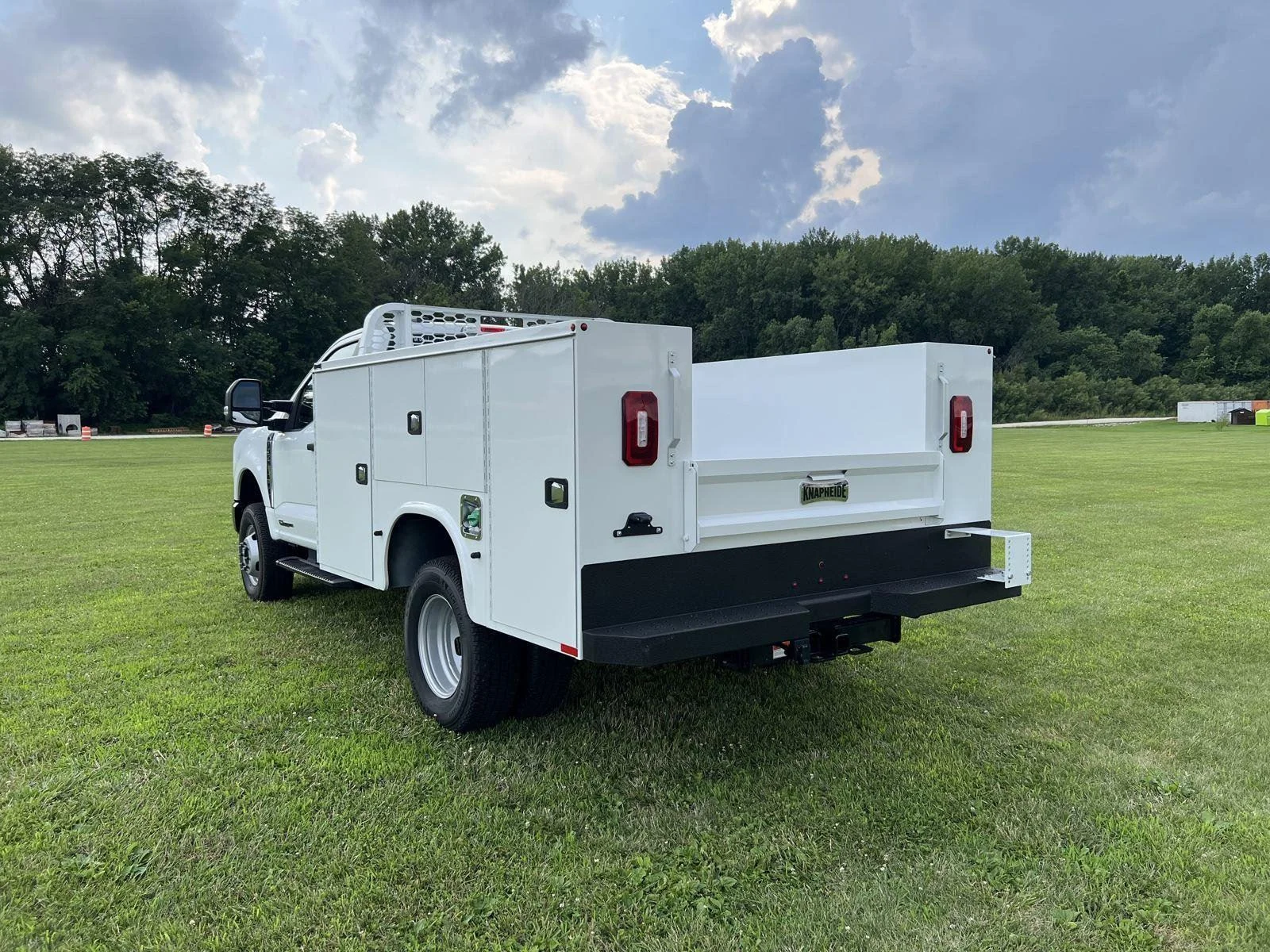 New 2024 Oxford White Ford XL image 8