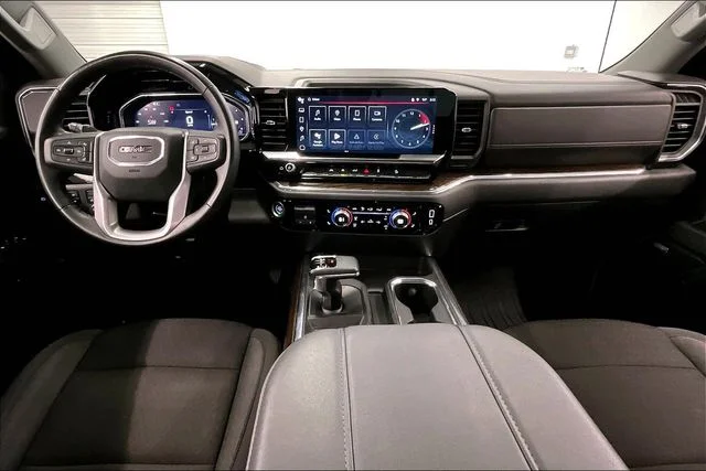 Used 2024 Summit White GMC Elevation image 19