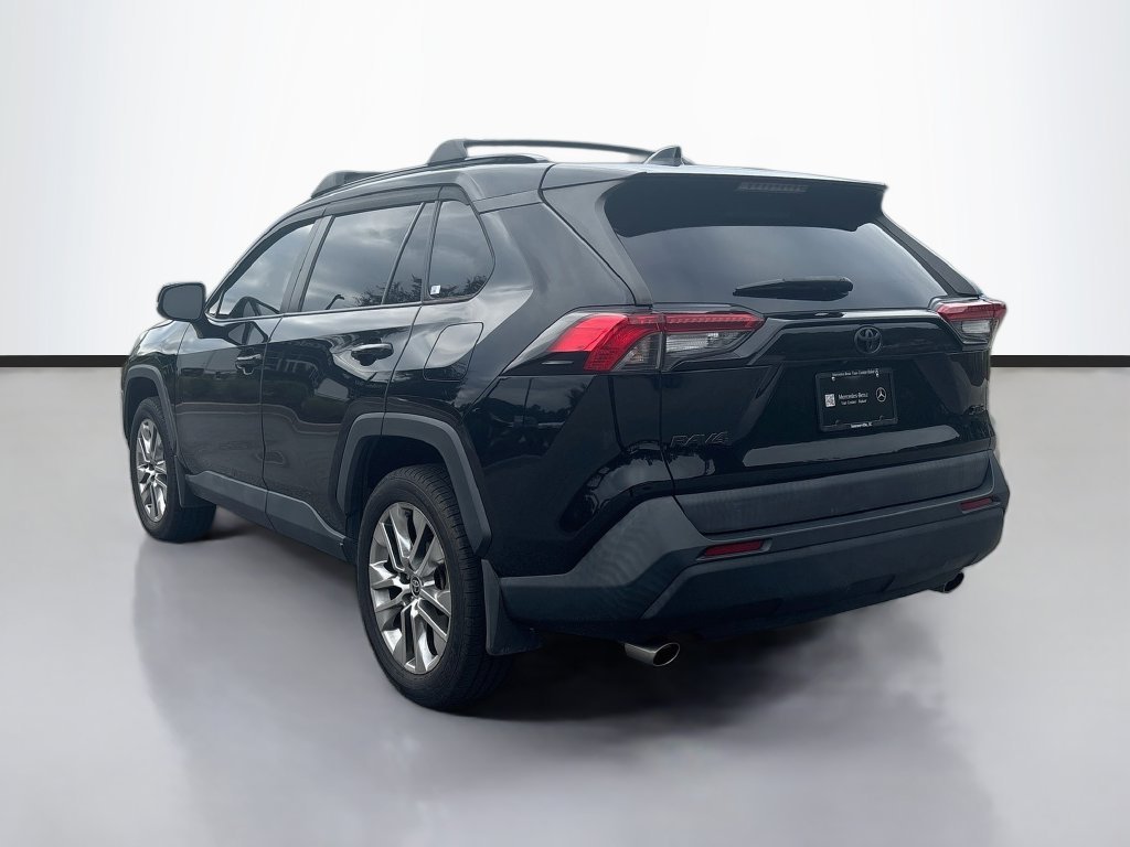 Used 2021 Black Toyota XLE Premium image 5