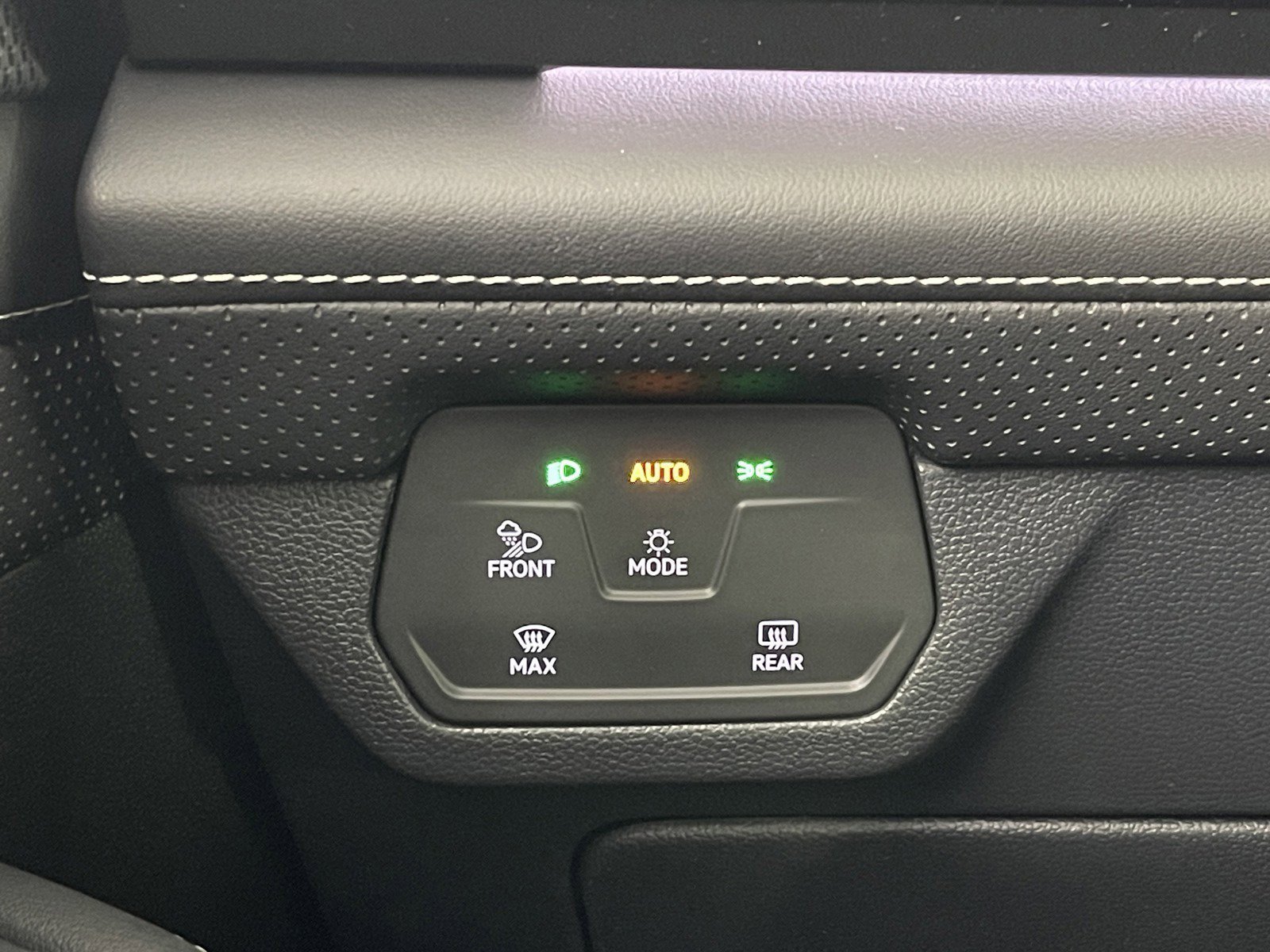 2025 Volkswagen Atlas Cross Sport SEL R-LINE - Photo 25