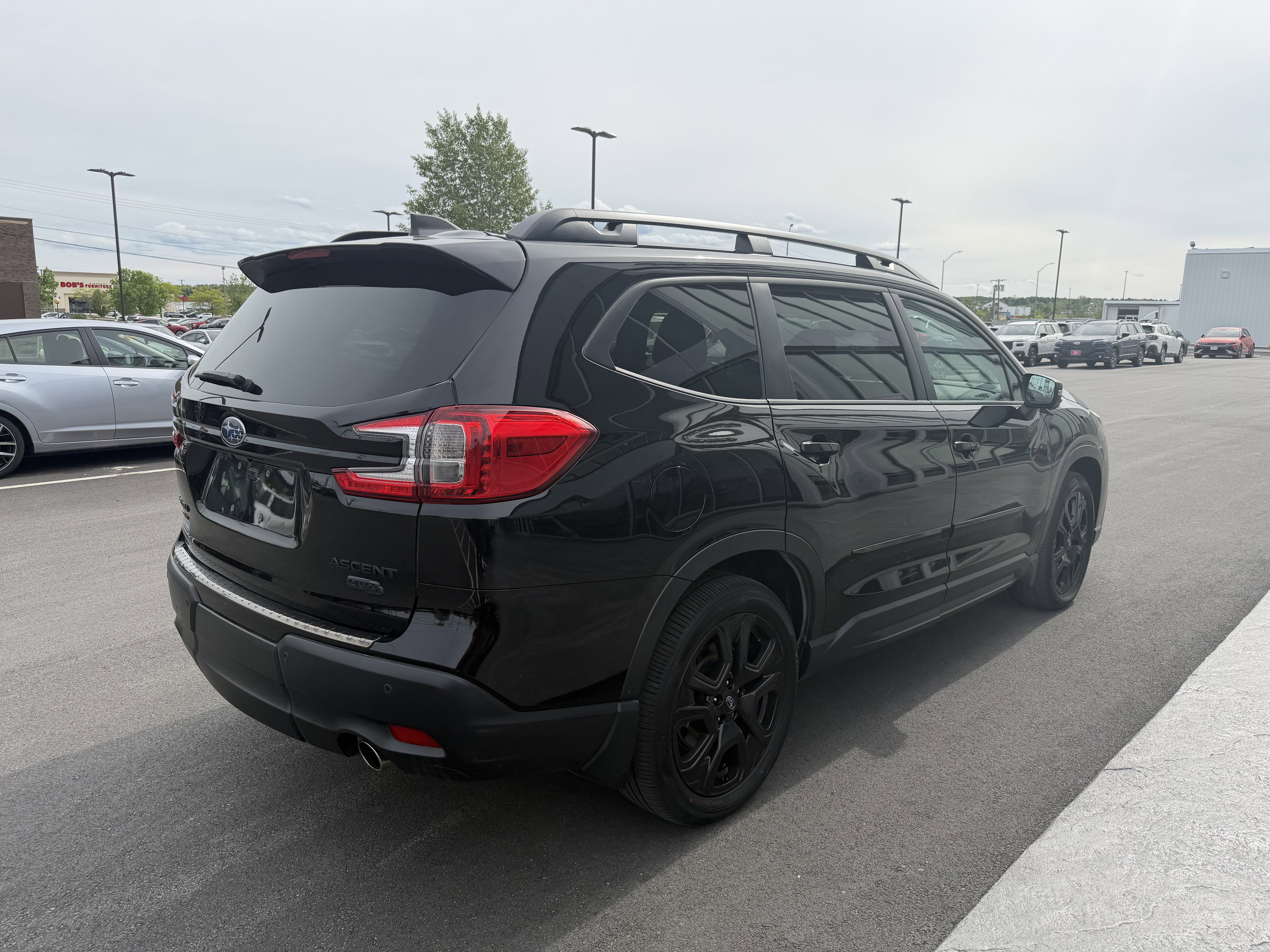 Used 2023 Crystal Black Silica Subaru Onyx Edition Limited image 5