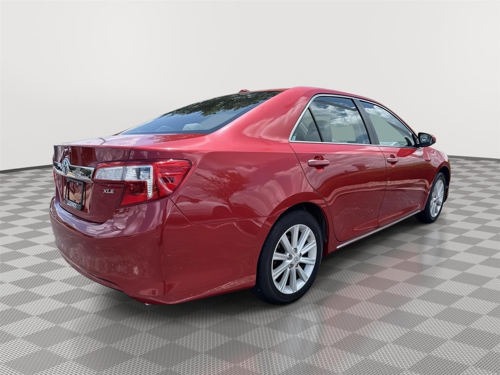 Used 2014 Barcelona Red Metallic Toyota XLE image 12