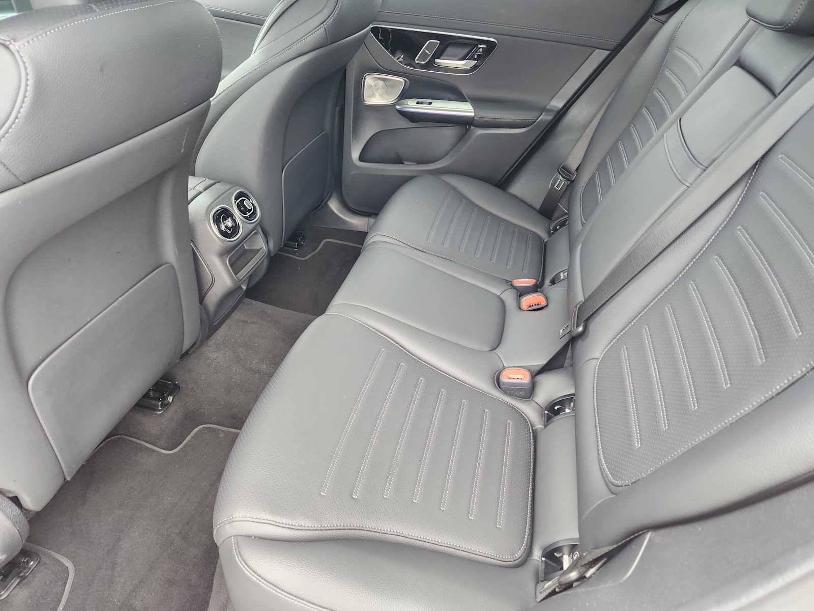 Used 2025 Polar White Mercedes-Benz GLC 300 image 29