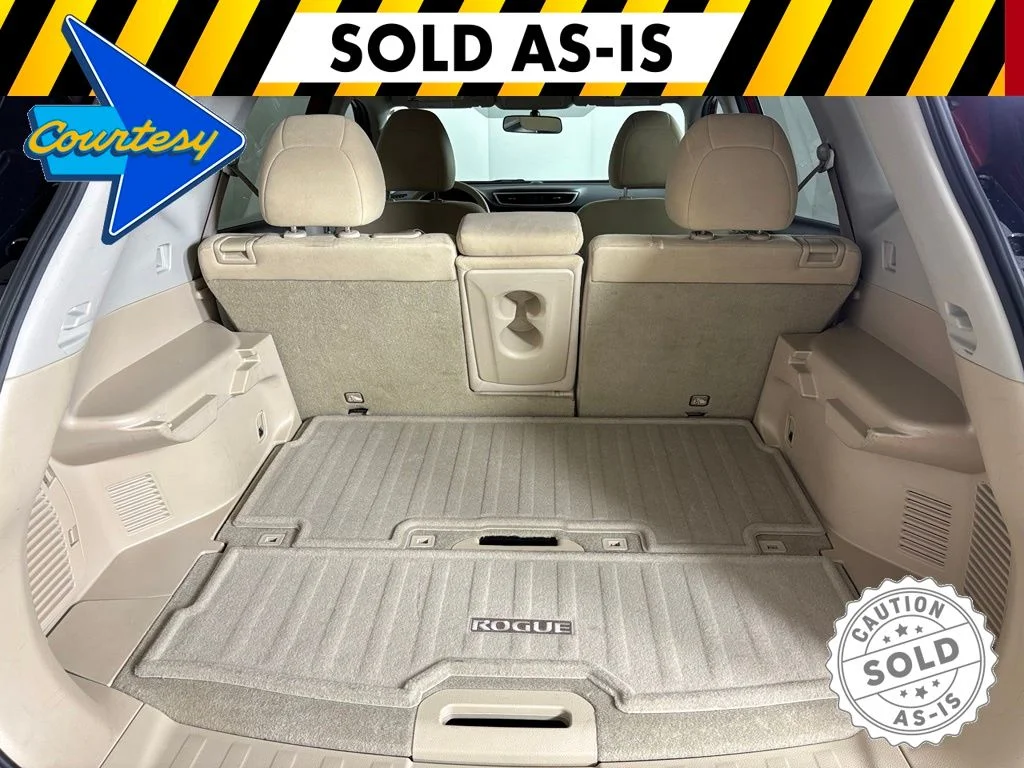 Used 2015 Red Nissan S image 18