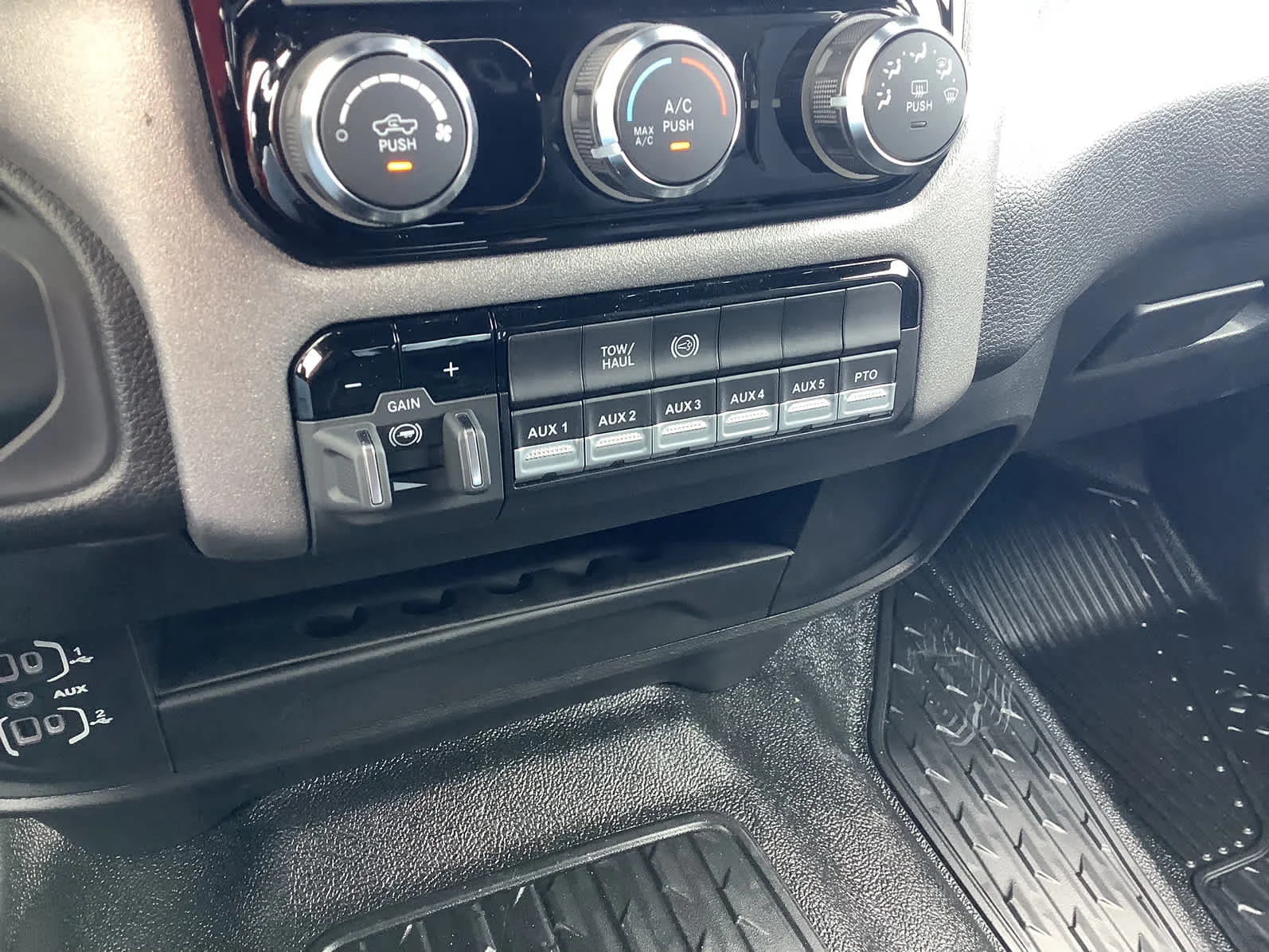 2026 RAM 3500 Chassis Tradesman - Photo 25