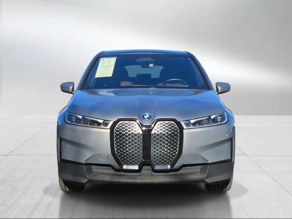 Used 2023 Oxide Gray Metallic BMW xDrive50 image 8