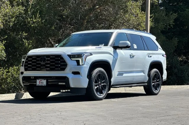 New 2026 Wind Chill Pearl <sup>1</sup> Toyota  Platinum image 8
