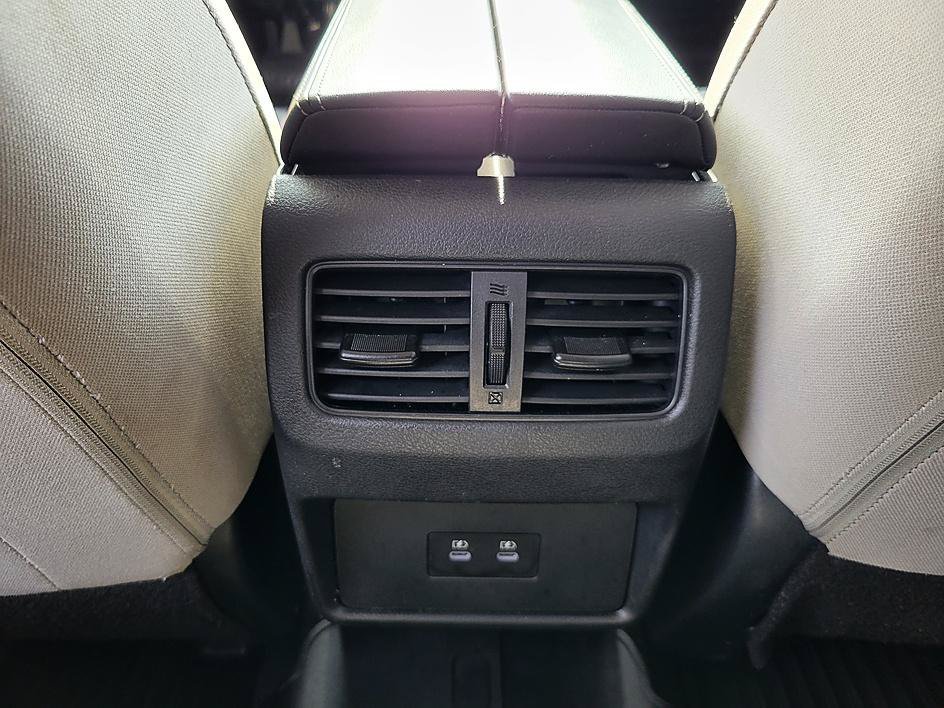 Used 2025 Everest White Pearl Nissan SV image 31