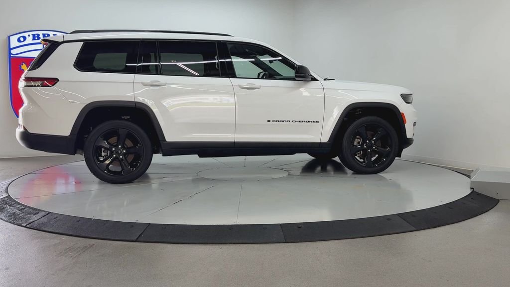 Used 2023 Bright White Clearcoat Jeep Altitude image 4