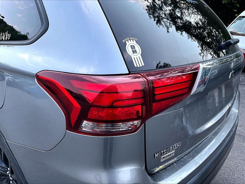 Used 2019 Gray Mitsubishi LE image 28