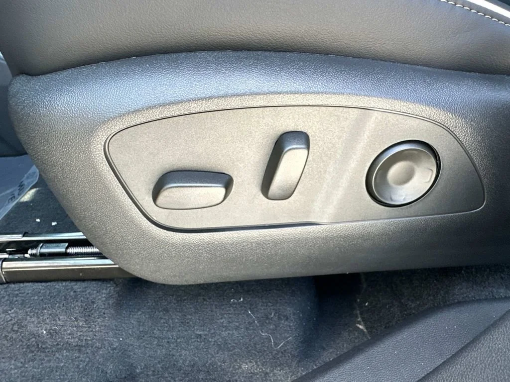 2025 Buick Enclave Sport Touring - Photo 25