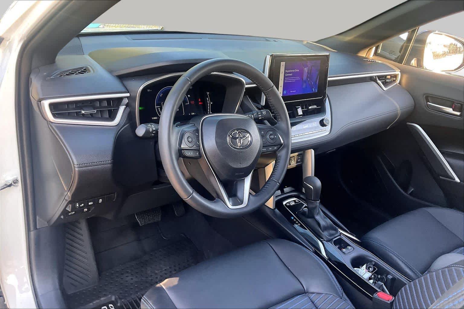 Used 2025 Wind Chill Pearl Toyota Hybrid XSE image 18