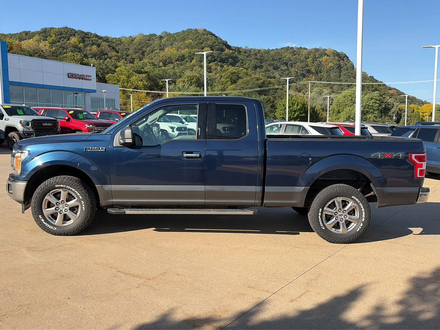 Used 2019 Blue Ford XL image 6