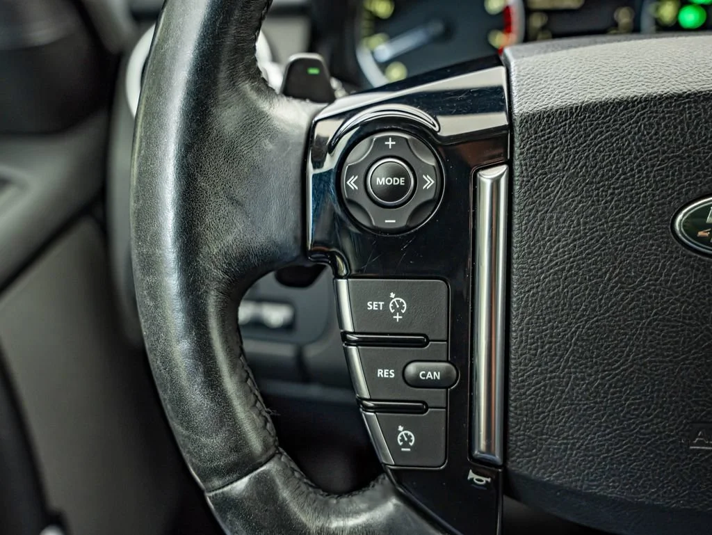 Used 2016 White Land Rover HSE image 19