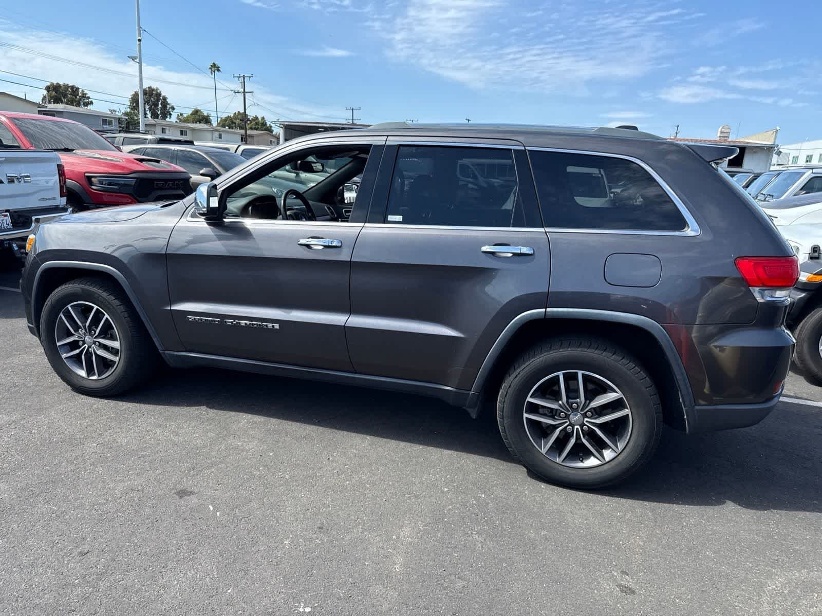 Used 2018 Granite Crystal Metallic Clearcoat Jeep Limited image 9