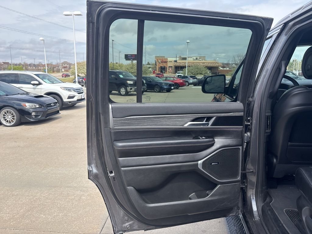 Used 2023 Baltic Gray Metallic Clearcoat Jeep Series III image 39