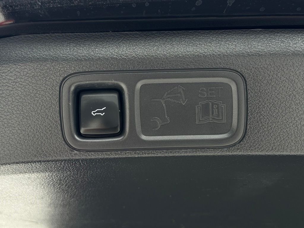 Used 2024 Black Ford XLT image 17