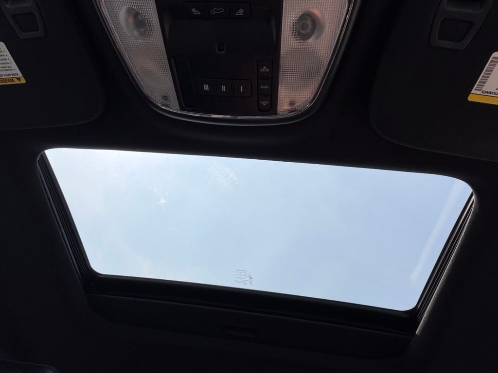 Used 2020 Red Jeep Altitude image 3