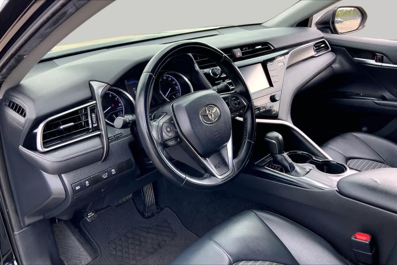 Used 2019 Midnight Black Metallic Toyota SE image 17