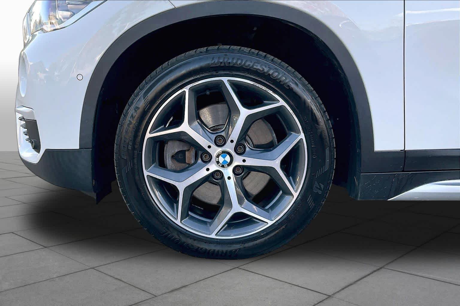 Used 2018 Alpine White BMW xDrive28i image 10