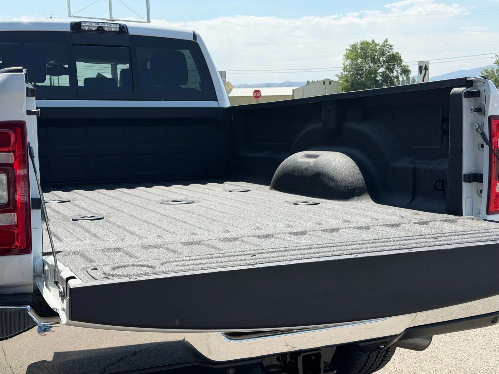 Used 2022 White Ram Laramie image 9