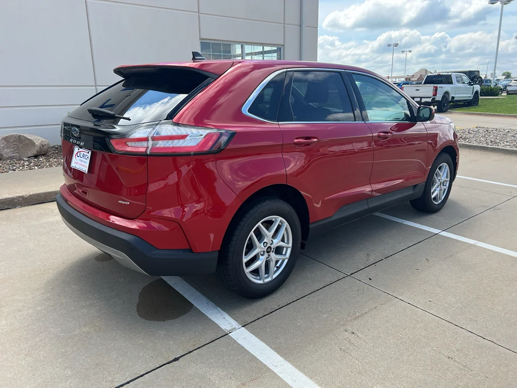 Used 2024 Rapid Red Metallic Tinted Clearcoat Ford SEL image 10