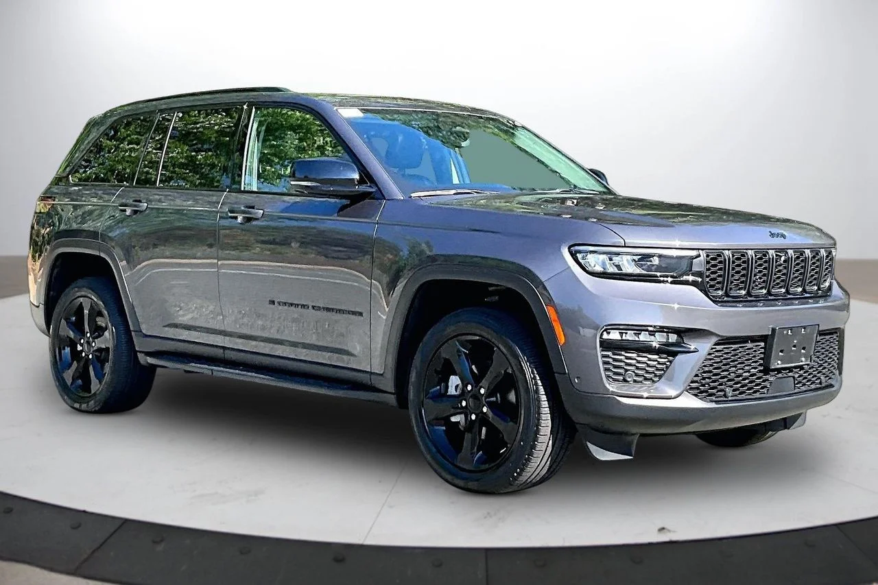Used 2023 Gray Jeep Limited image 2
