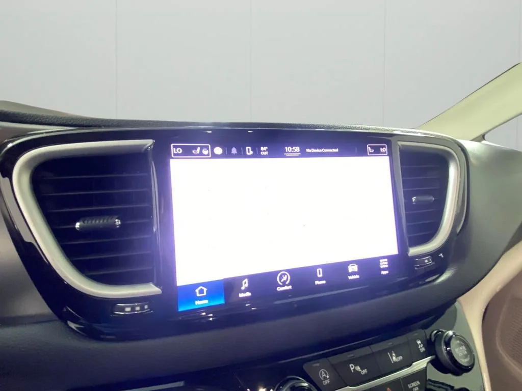 Used 2022 White Chrysler Touring L image 21