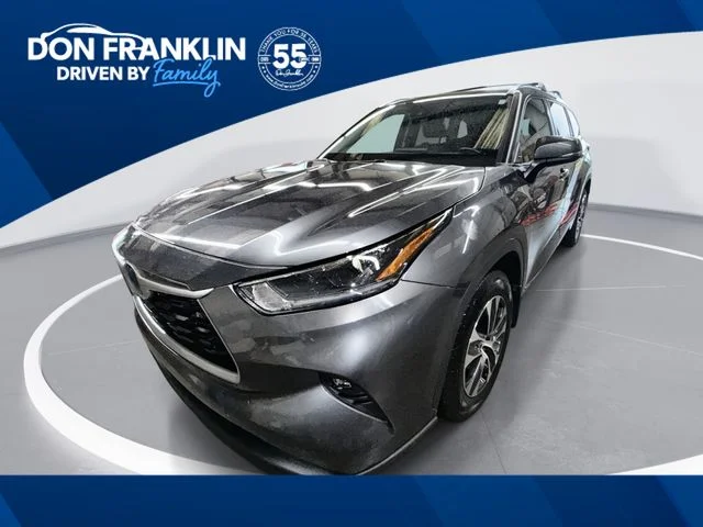 Used 2021 Gray Toyota XLE image 1