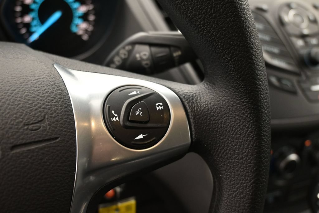 Used 2015 Blue Ford SE image 4