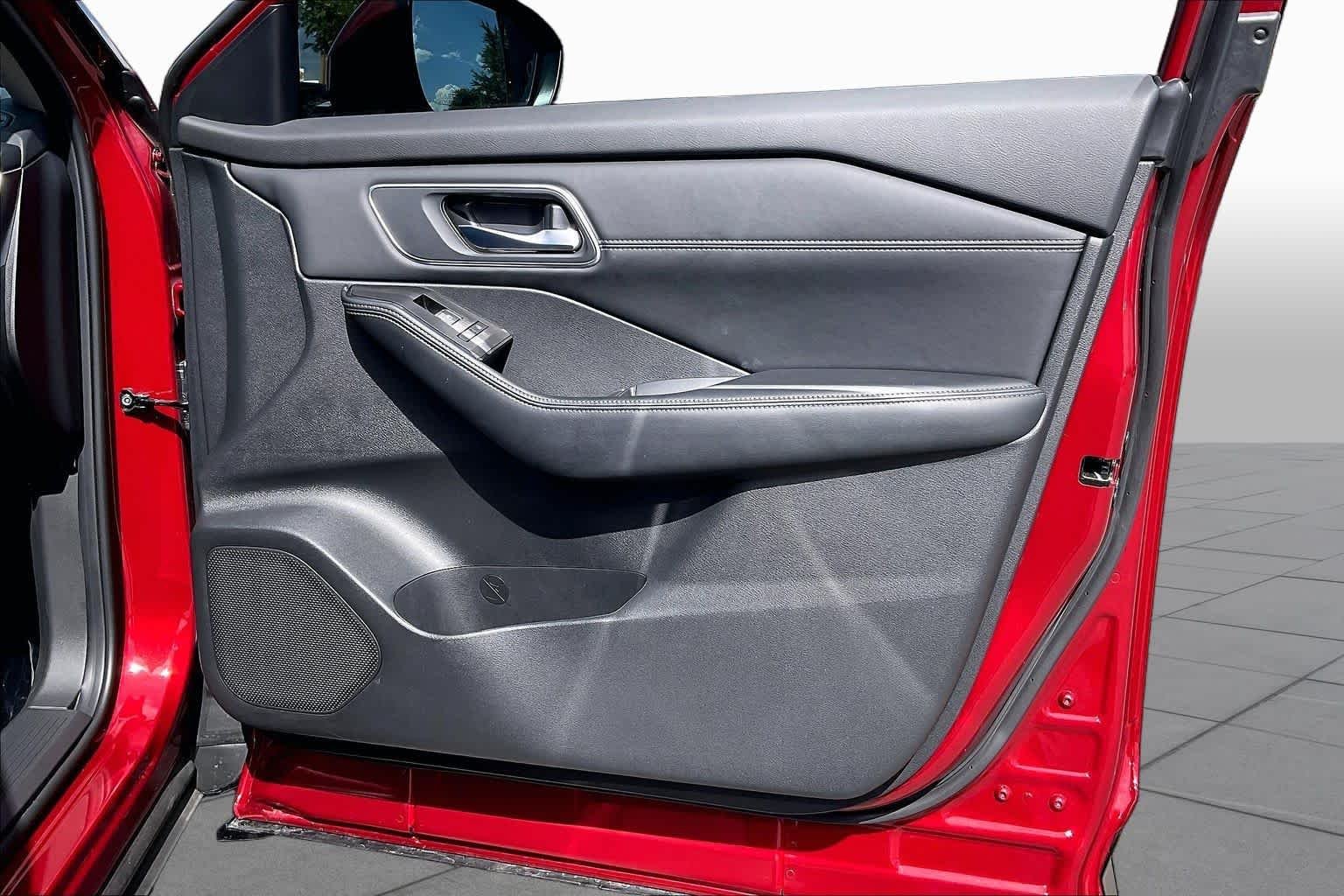 Used 2026 Scarlet Ember Tintcoat Nissan Platinum image 21
