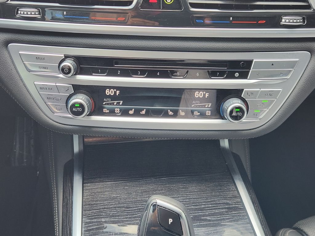 Used 2019 White Metallic BMW 750i image 18