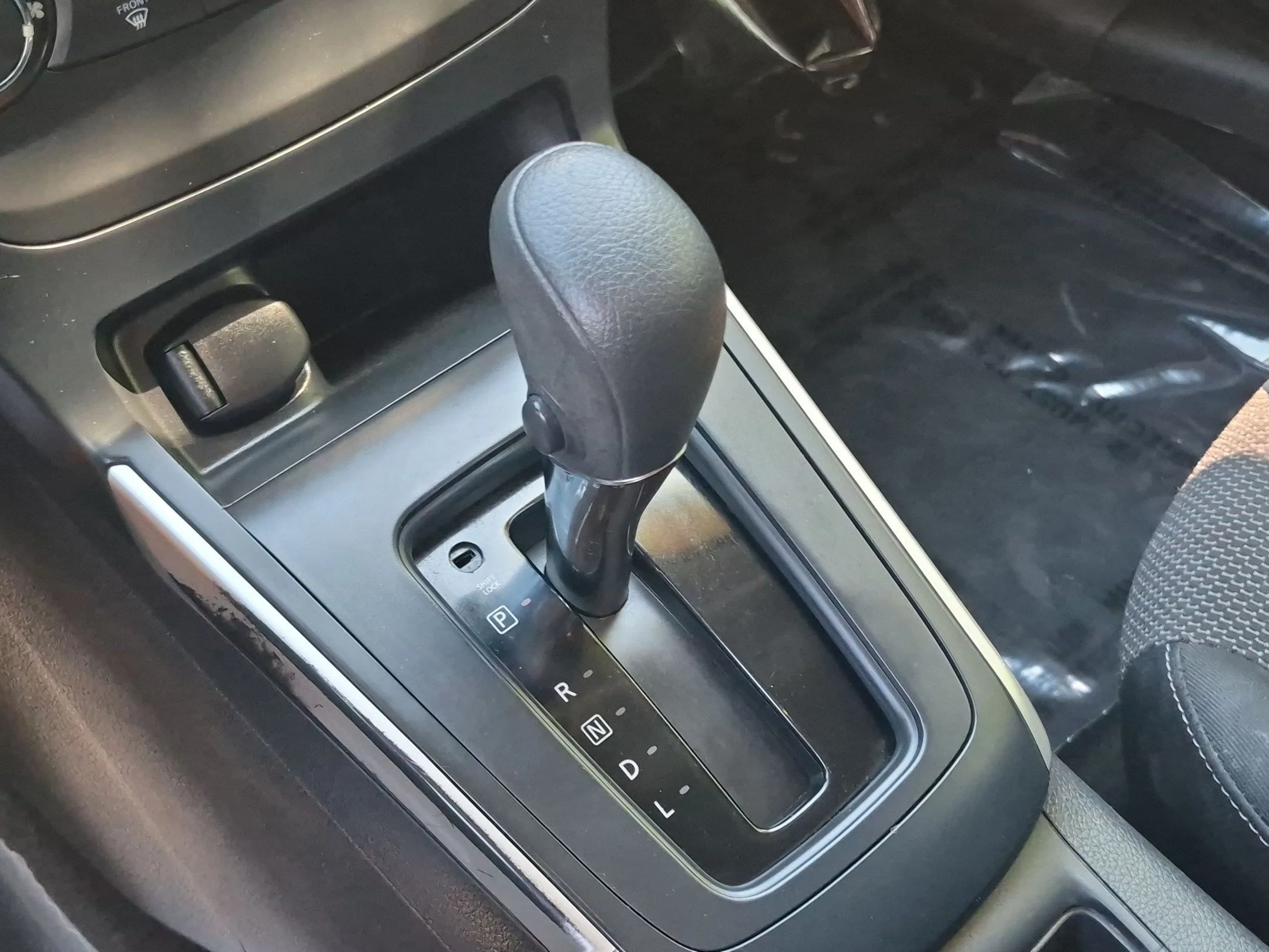 Used 2018 Brilliant Silver Nissan S image 22