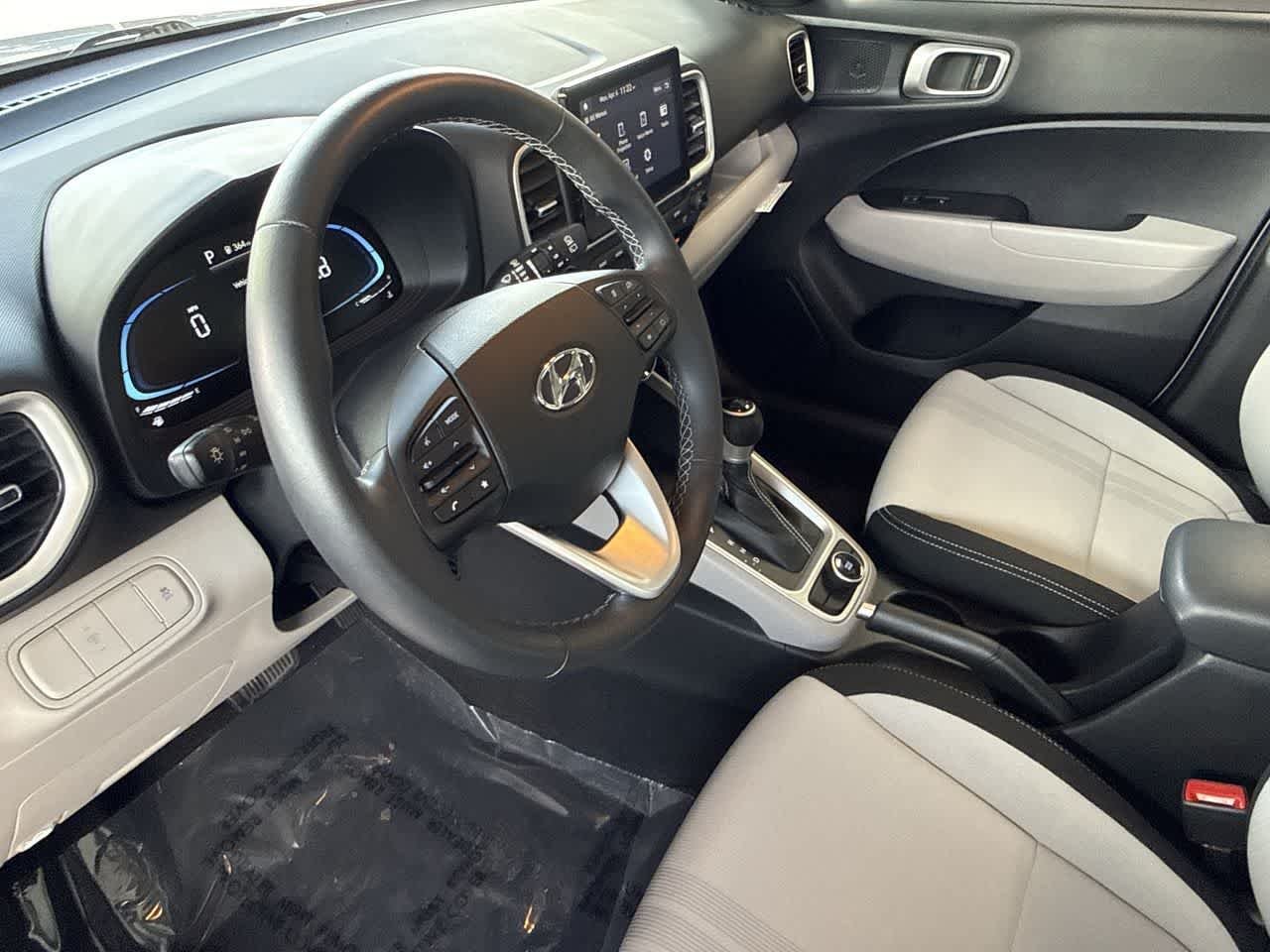2025 Hyundai Venue SEL - Photo 13